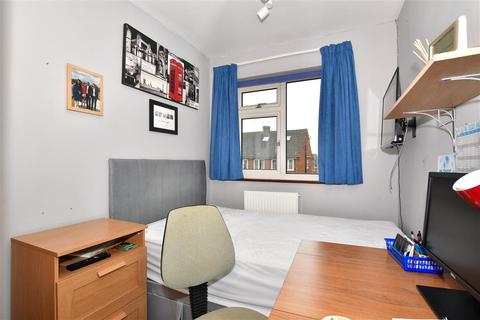 25 Ediva Road, Meopham, Gravesend, DA13 0NA