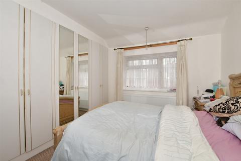 35 Markfield Road, Caterham, CR3 6RP