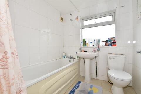 35 Markfield Road, Caterham, CR3 6RP