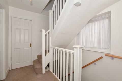 35 Markfield Road, Caterham, CR3 6RP