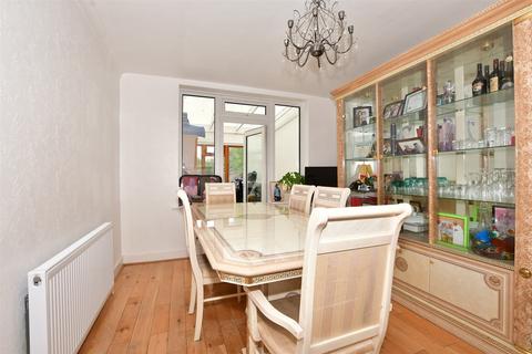 35 Markfield Road, Caterham, CR3 6RP