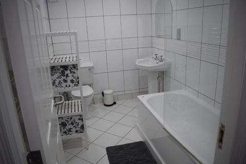 2 bedroom apartment to rent, Hargreaves Road, Liverpool L17