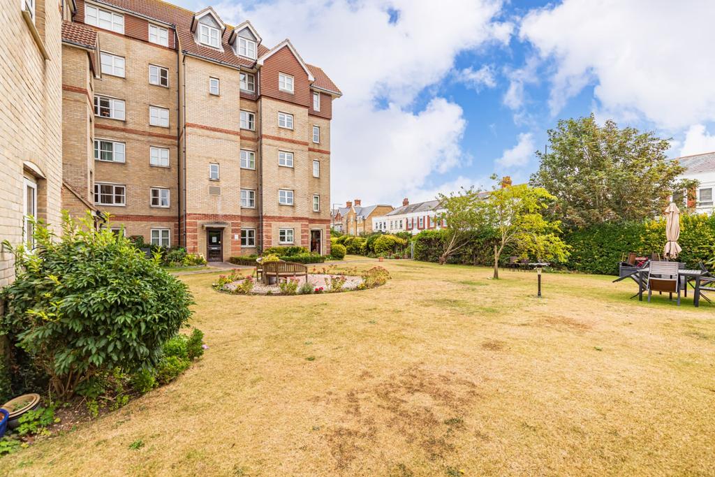 Halebrose Court, 10 Seafield Road, Southbourne, Dorset. BH6 3DU 1 bed