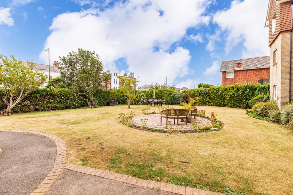 Halebrose Court, 10 Seafield Road, Southbourne, Dorset. BH6 3DU 1 bed
