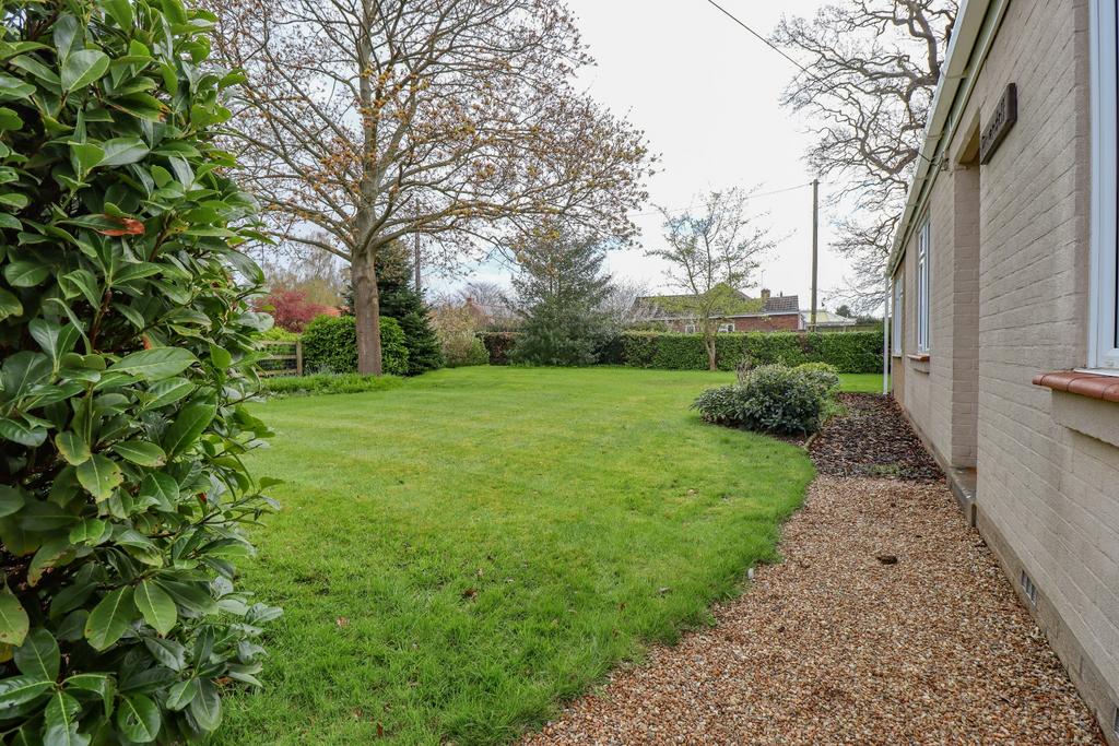 Common Lane, North Runcton 3 bed detached bungalow for sale £450,000