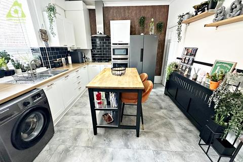2 bedroom terraced house for sale, Wigan Road, Westhoughton, BL5 2DD