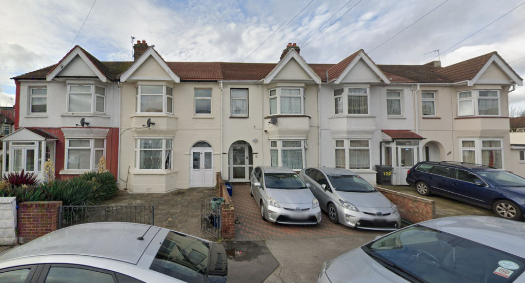 Gordon Road, Ilford IG1 2 bed flat £1,250 pcm (£288 pw)