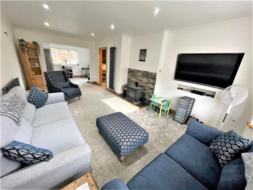 Jarrett Avenue, Wainscott, Rochester 3 bed semidetached house £385,000