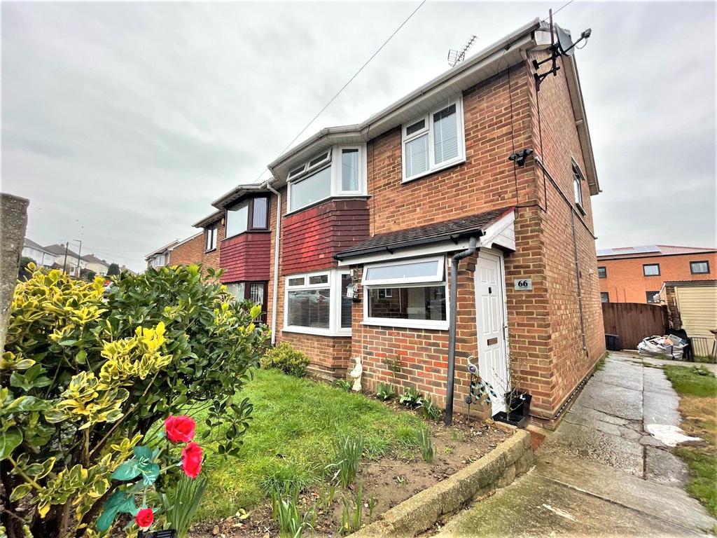 Jarrett Avenue, Wainscott, Rochester 3 bed semidetached house £385,000