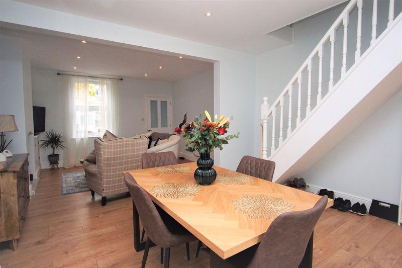 Lounge/Dining