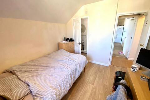 3 bedroom flat to rent, 212B London Road 2nd Floor, City Centre
