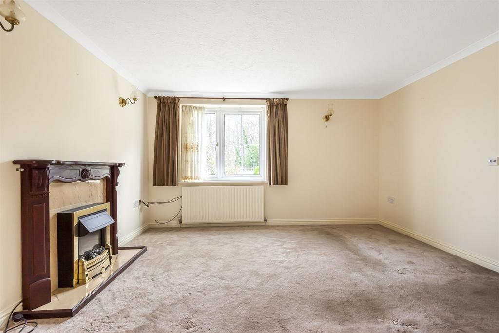 Fern Road, Storrington, RH20 3 bed semidetached house £375,000
