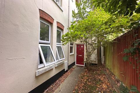 2 bedroom maisonette to rent, Thorold Road, Southampton SO18