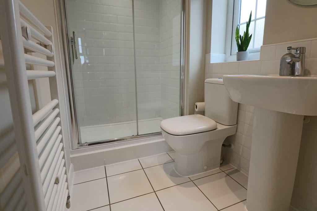 Ensuite to Bed 1