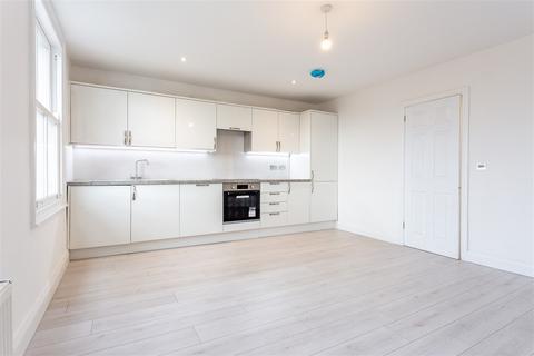 3 bedroom flat to rent, Latimer Road, North Kensington W10
