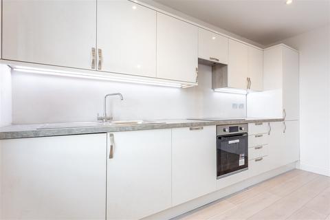 3 bedroom flat to rent, Latimer Road, North Kensington W10