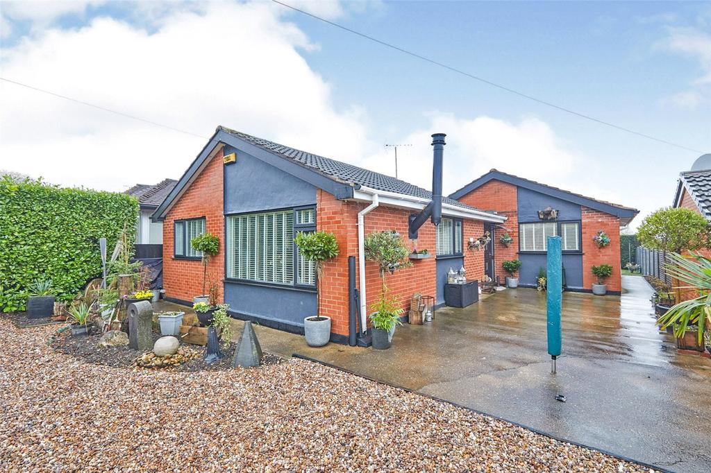 Chesterfield Road, Tibshelf, Alfreton, Derbyshire, DE55 3 bed bungalow