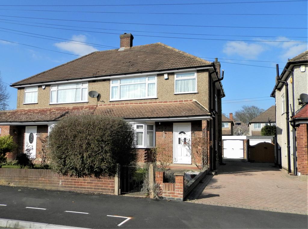 Severn Drive, Upminster RM14 3 bed semidetached house £530,000