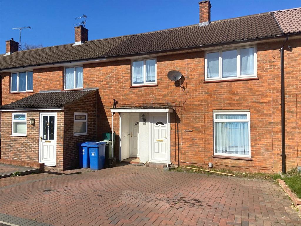 Bullbrook Drive, Bracknell... 3 bed terraced house £1,400 pcm (£323 pw)