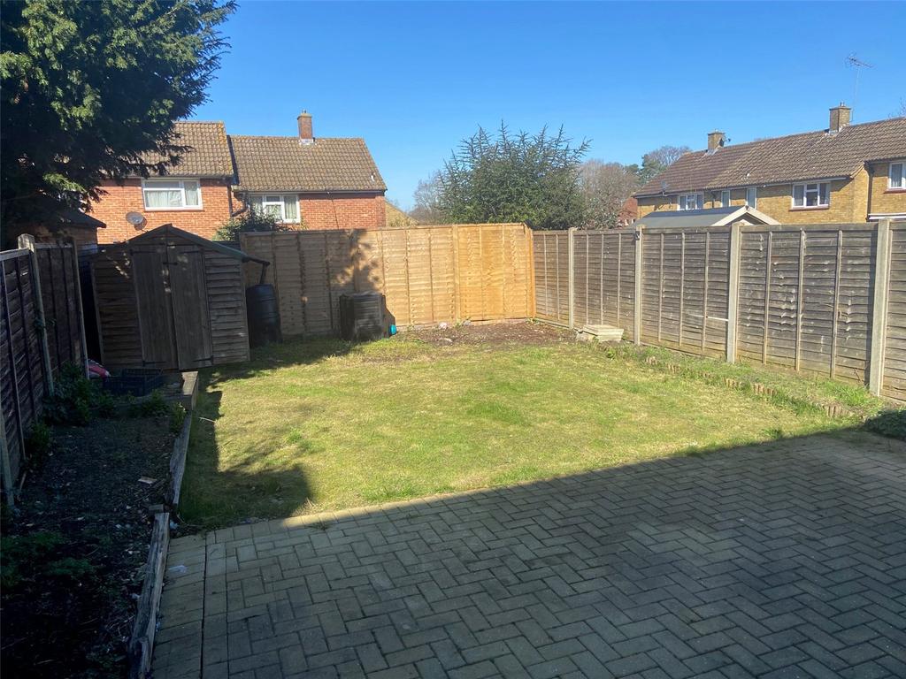 Bullbrook Drive, Bracknell... 3 bed terraced house £1,400 pcm (£323 pw)