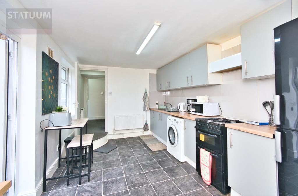 Plashet Grove, Green St, Upton Park, East Ham, London, E6 3 bed