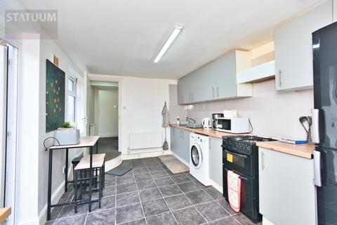 3 bedroom flat to rent - Plashet Grove, Green St, Upton Park, East Ham, London, E6