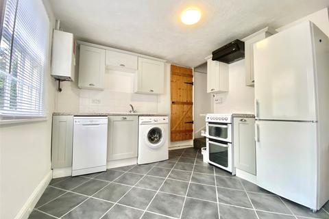 2 bedroom terraced house to rent, Church Street, Dorking, Surrey, RH4