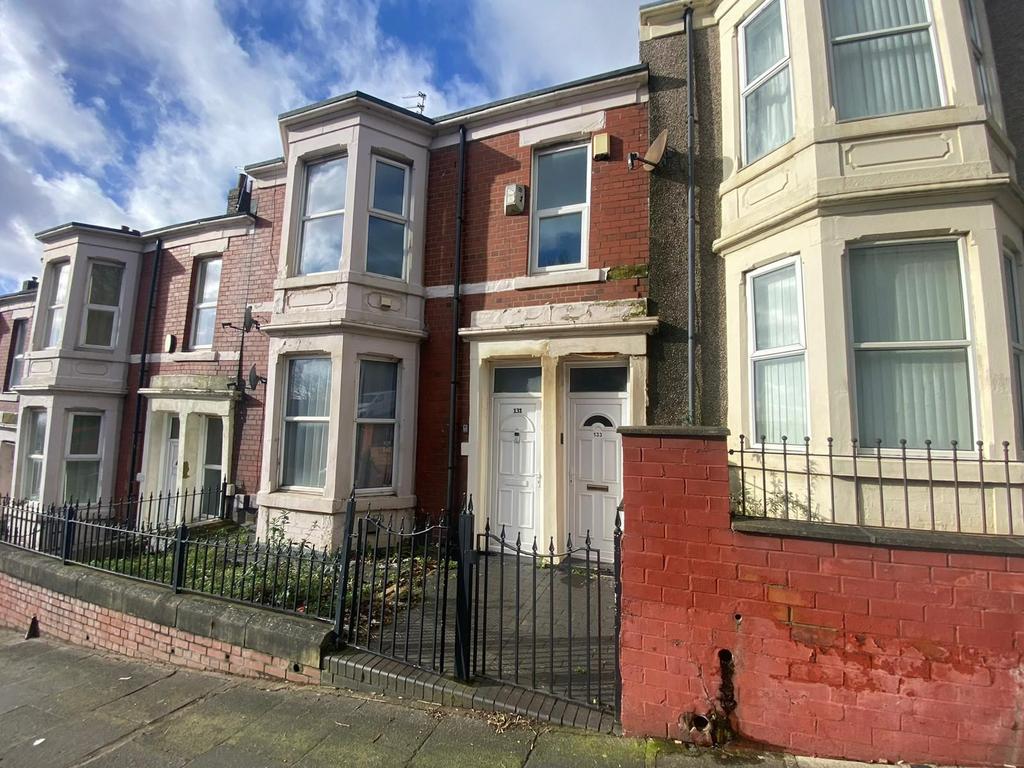 Atkinson Road, Benwell... 3 bed flat £695 pcm (£160 pw)