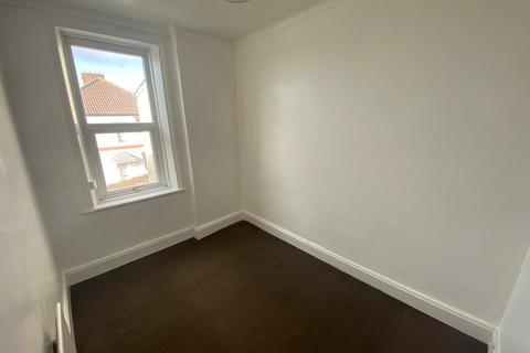 3 bedroom flat to rent, Atkinson Road, Benwell, Newcastle-upon-Tyne, NE4