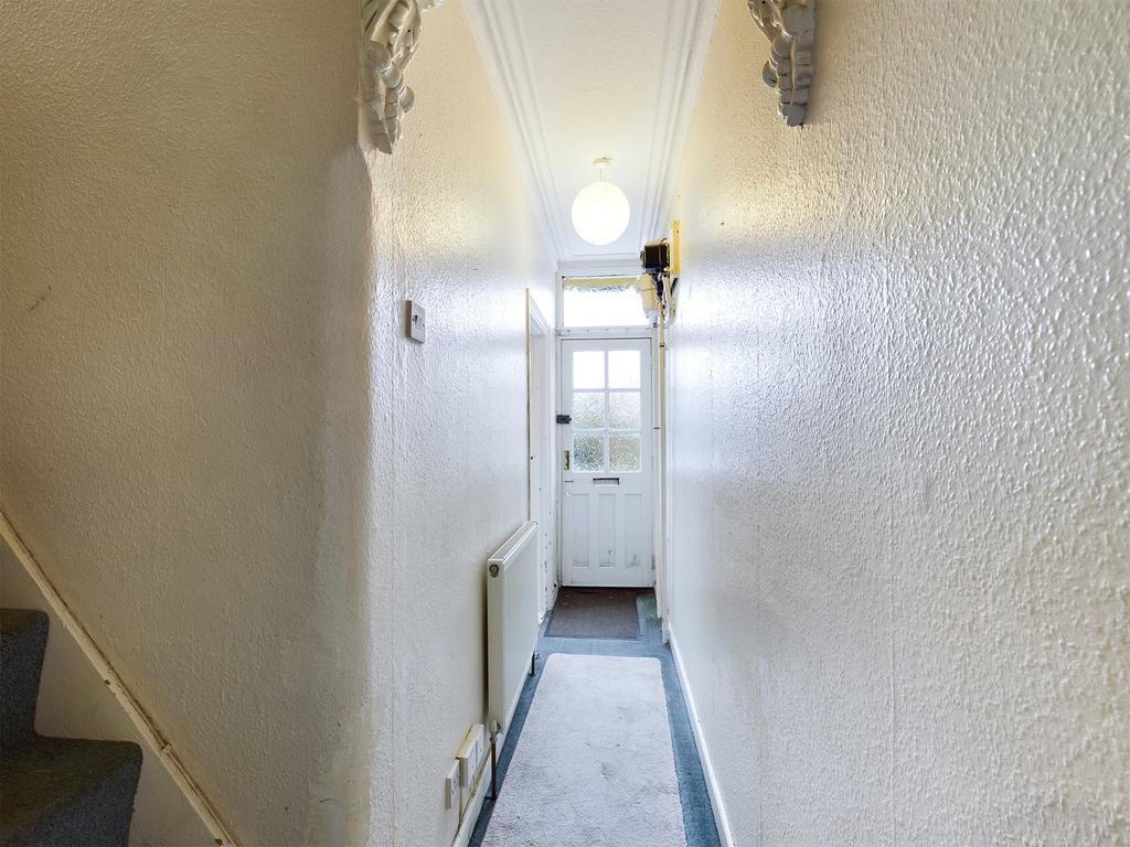 Methuen Road, Southsea, Hampshire, PO4 2 bed terraced house £200,000