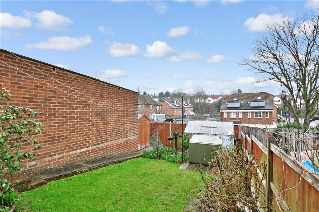 Swain Close, Strood, Rochester, Kent 3 bed semidetached house £340,000