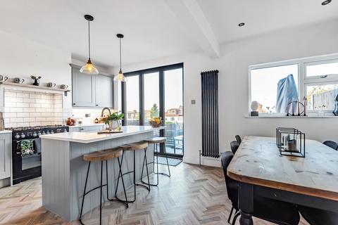 215 Langley Way, West Wickham, BR4 0DW