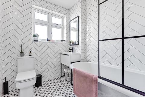 215 Langley Way, West Wickham, BR4 0DW