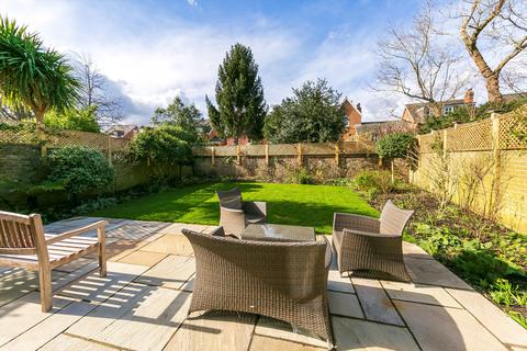 24 Lawn Crescent, Richmond, TW9 3NS
