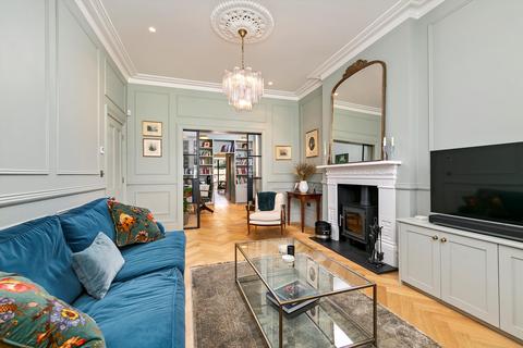 24 Lawn Crescent, Richmond, TW9 3NS