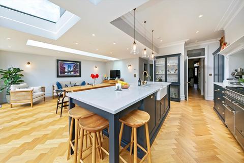 24 Lawn Crescent, Richmond, TW9 3NS