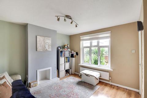 18 Green Leas, Sunbury-on-thames, TW16 7PG