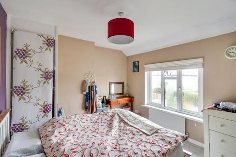18 Green Leas, Sunbury-on-thames, TW16 7PG