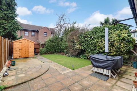 18 Green Leas, Sunbury-on-thames, TW16 7PG