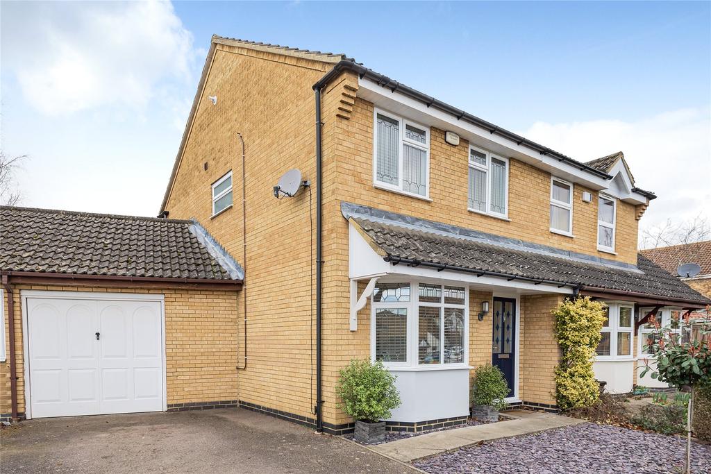 Symonds Road, Hitchin, Hertfordshire... 2 bed semidetached house £