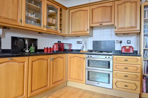 2 bedroom flat for sale, Highgate Road, London NW5