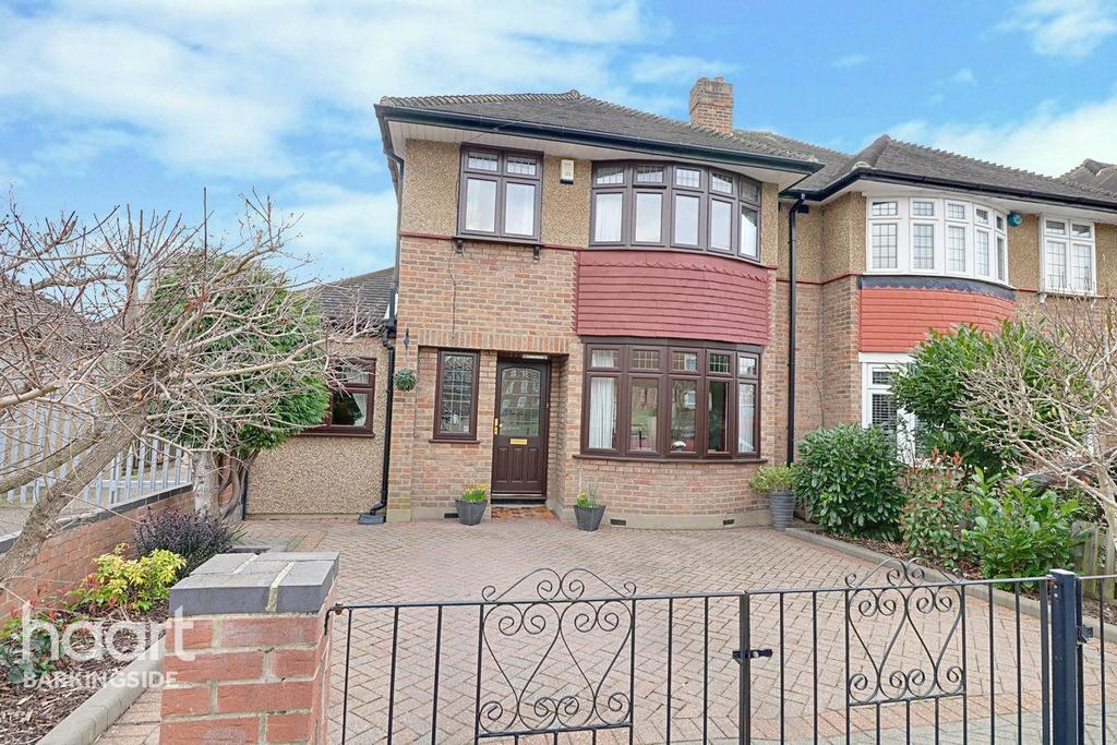 Aragon Drive, Hainault 3 bed semidetached house £500,000