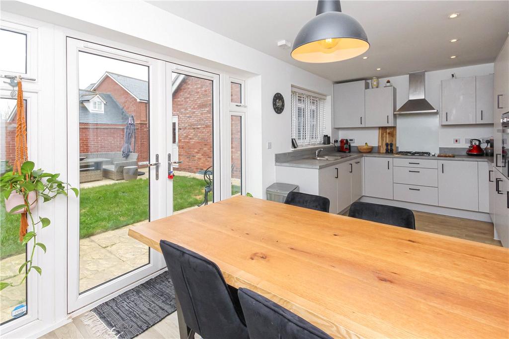 Tun Furlong, Pitstone, Leighton Buzzard 3 bed detached house £535,000