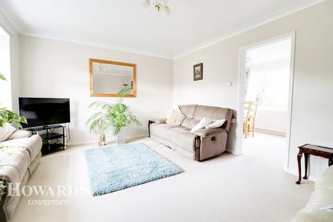 40 Beeching Drive, Lowestoft, NR32 4TB