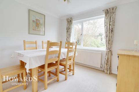 40 Beeching Drive, Lowestoft, NR32 4TB