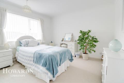 40 Beeching Drive, Lowestoft, NR32 4TB