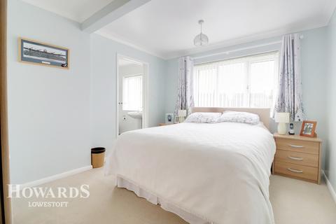 40 Beeching Drive, Lowestoft, NR32 4TB