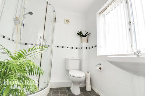 40 Beeching Drive, Lowestoft, NR32 4TB