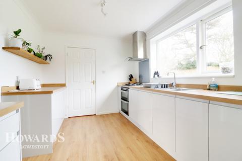 40 Beeching Drive, Lowestoft, NR32 4TB
