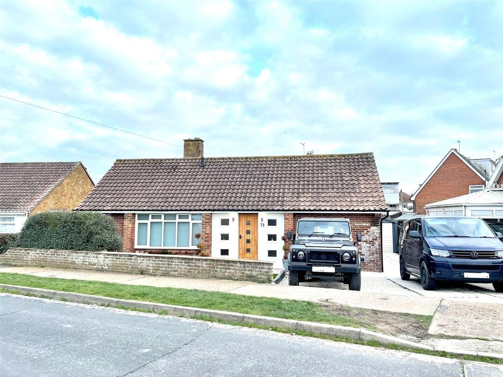 Park Croft, Polegate, East Sussex, BN26 2 bed bungalow £365,000